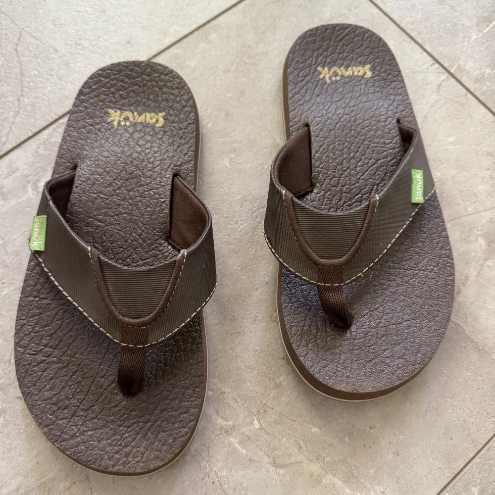 Sanuk kids sandals